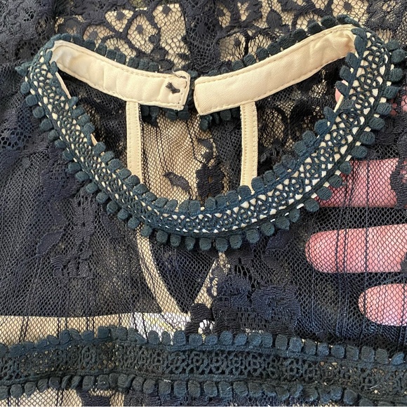 ANDREE by UNIT Black Sleeveless Lace Blouse - Ladies Size Medium - Picture 6 of 6